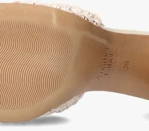 Service Clients Dédié Another Label Zuri Sandals En Beige 13